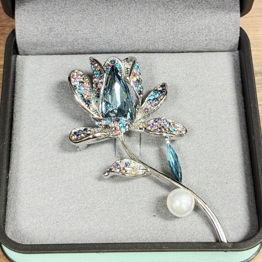 Flower Brooch, Blue Crystal Brooch, Floral Brooch, Silver Brooch, Vintage Brooch